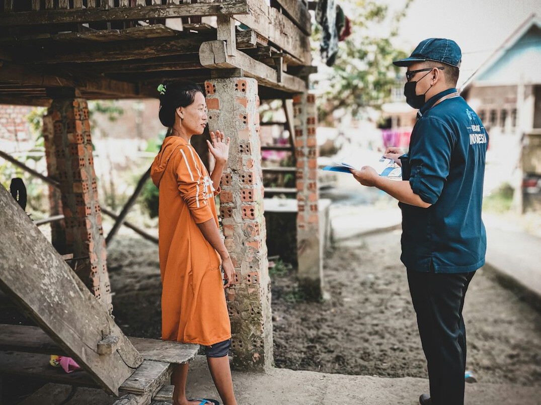 guard talking to staff