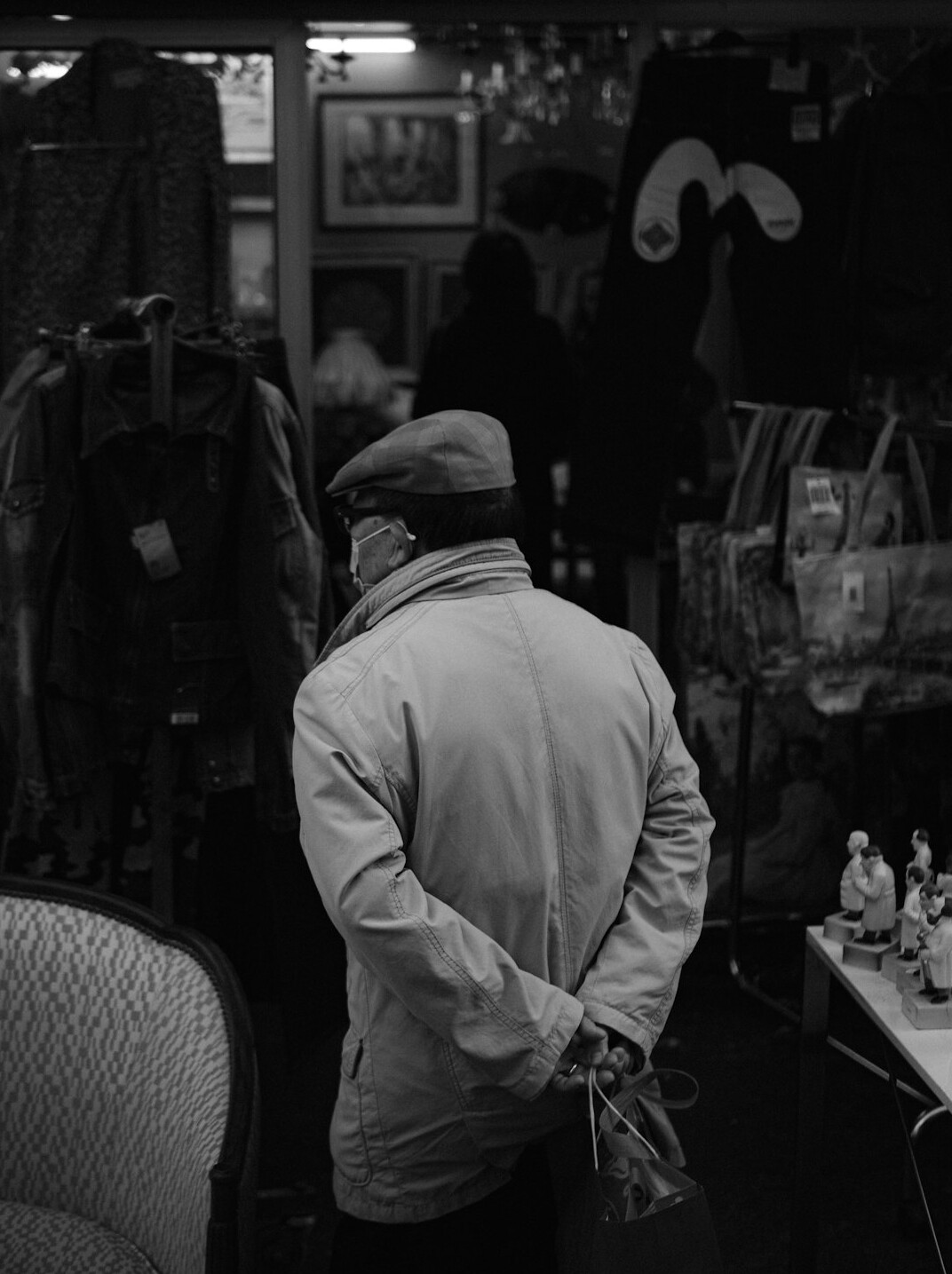suspicious person in store